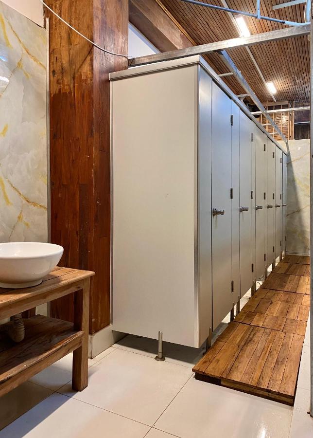 The Gk House Hostel, Ecolliving, Central City, Natural Wooden, Chill View Rooftop, Restaurant And Cocktail Bar 호치민 외부 사진