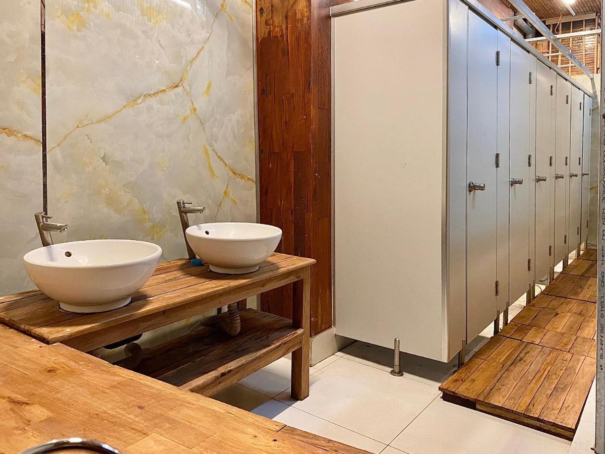 The Gk House Hostel, Ecolliving, Central City, Natural Wooden, Chill View Rooftop, Restaurant And Cocktail Bar 호치민 외부 사진
